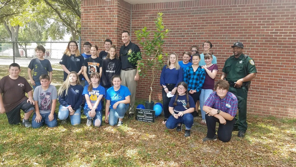 Students Present Tree for Fallen Heroes